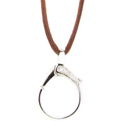 CL223A 18K W/G WIDE OVAL CLAPS W/ DIA ON BOTH SIDES