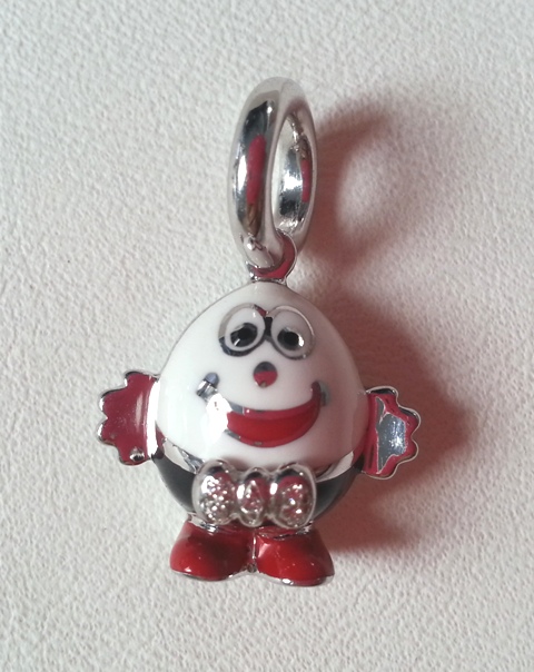 HD100WBKASM 18K SMALL WHITE BLACK HUMPTY DUMPTY CHARM W/DIAMOND BOW&DIA BALL 0.10CT.