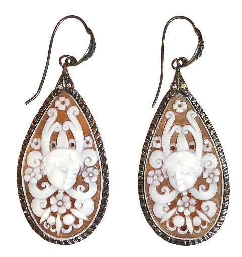 2271 Cupid earrings with diamonds