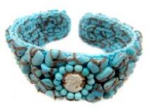 AMTQ03 Turquoise nuggets and beads bracelet with cornelian cameos