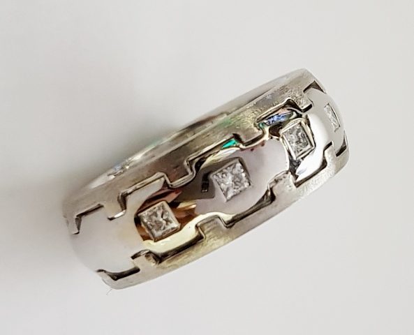 AN10224BB  GOLD 18K INFINITO/WTE/RING/ diamonds 0,28CT