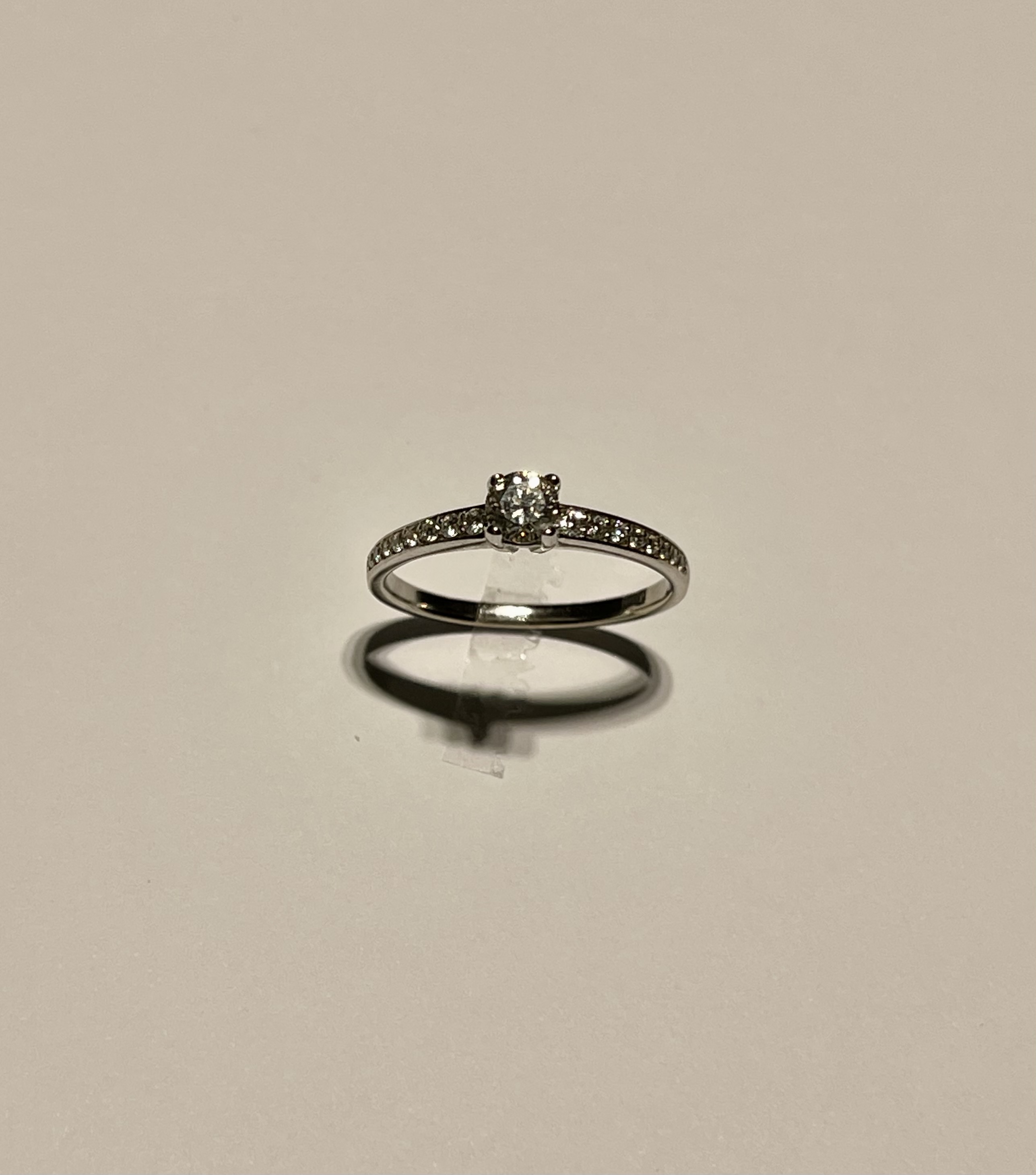 Ring SH005_3R14 14k WG 0.25 ct + 0.19 ct