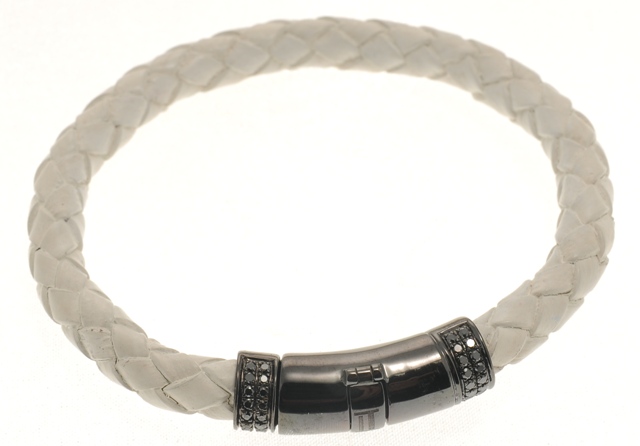 B10951A30FD 7.00 White Leather Bracelet with Black Dia Black Claps
