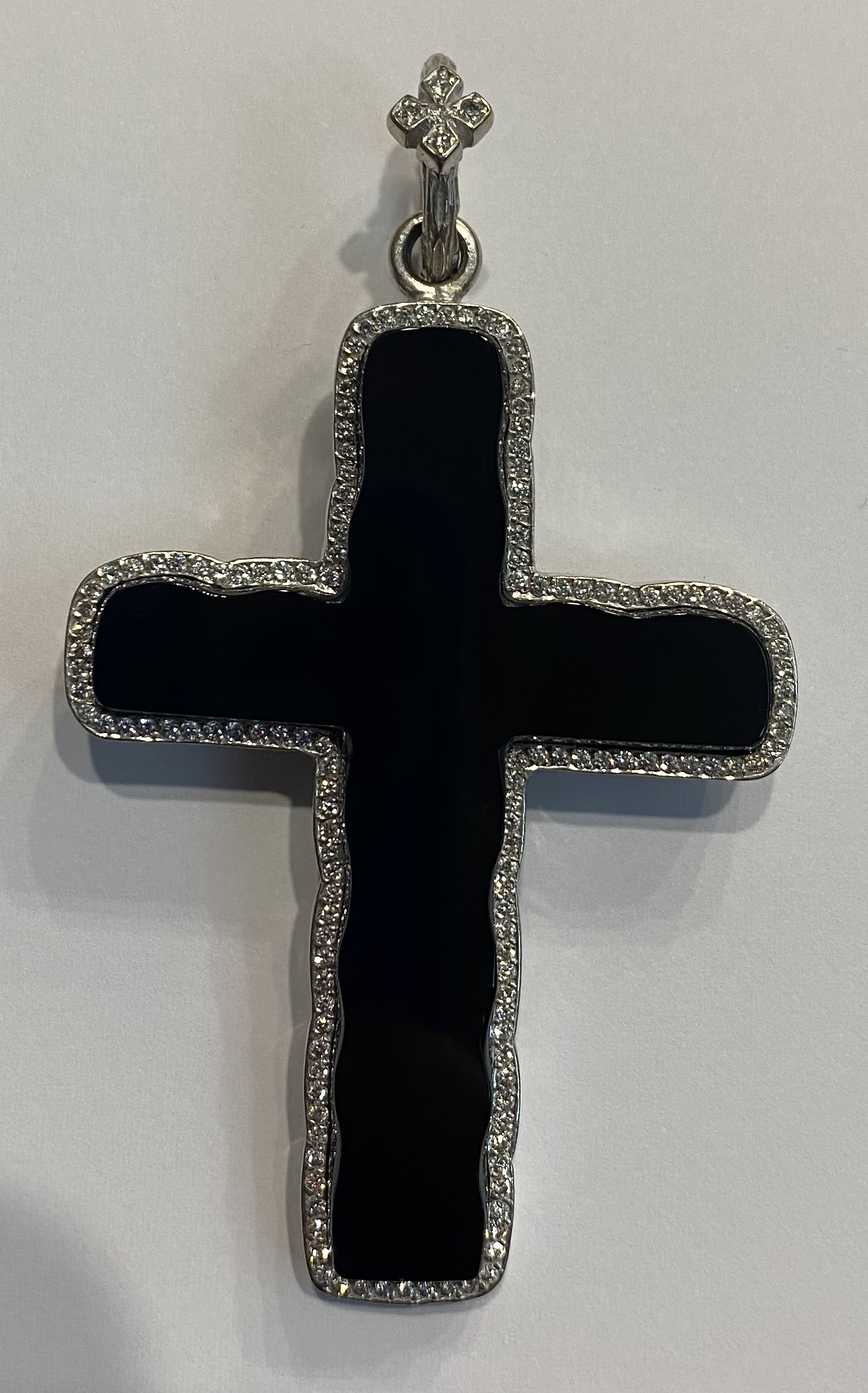 SOP-00313-504  ONYX CROSS/PAVE FRAME(WGDIA 0.65)