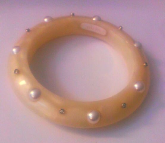 CB177_2202 Stud Bangle- Mother of pearl  resin basic bangle with silverstone & white CZs