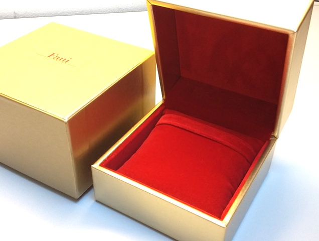 FANI   Коробка золотая (серьги-браслет-подвеска) 15*15*11см