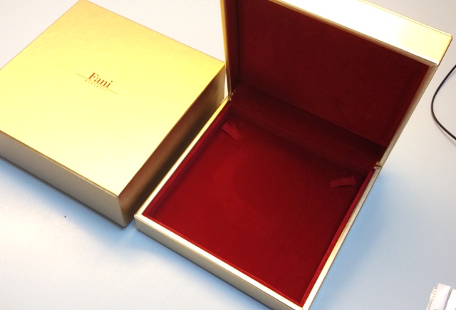 FANI  Коробка  золотая  колье 20*20*7cm