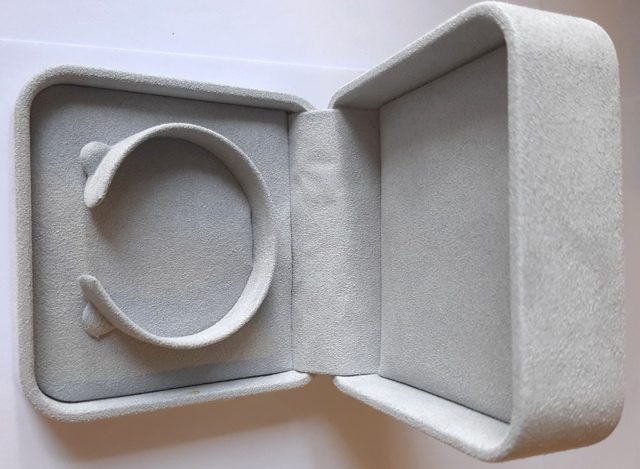GRACE H05904  Коробка серая  под браслет 9*9*4,2см