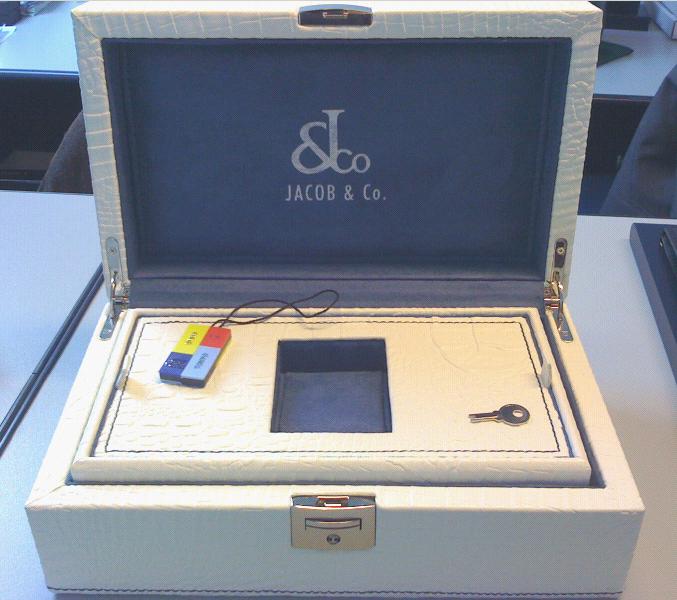 JACOB & CO  Коробка  под часы  белая крокодил