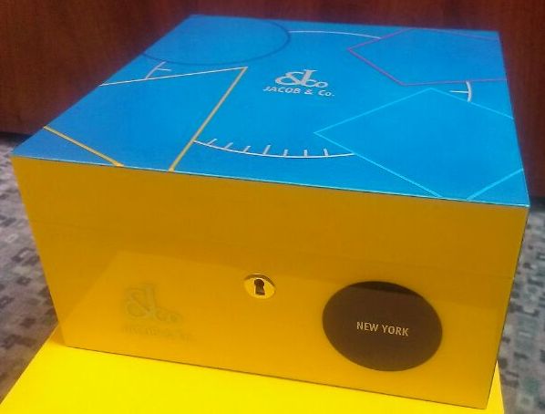 JACOB & CO  Коробка  под часы JC-000154 (с фигурами на крышке)